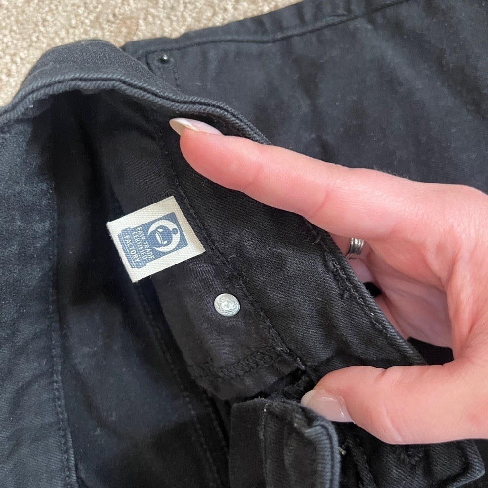 UNIVERSAL THREAD - black shorts - size 6 - Picture 3 of 4